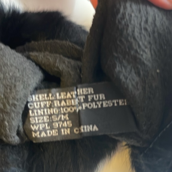 Vintage black leather and fur trimmed  ladies gloves - Picture 5 of 5